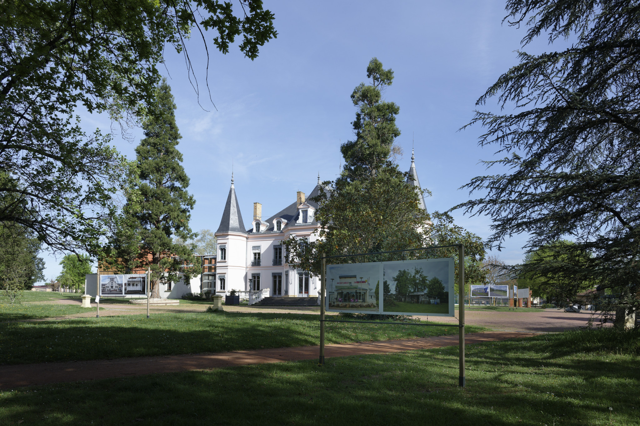 Lire la suite à propos de l’article Exposition « Territoire » grands formats dans le parc de la mairie